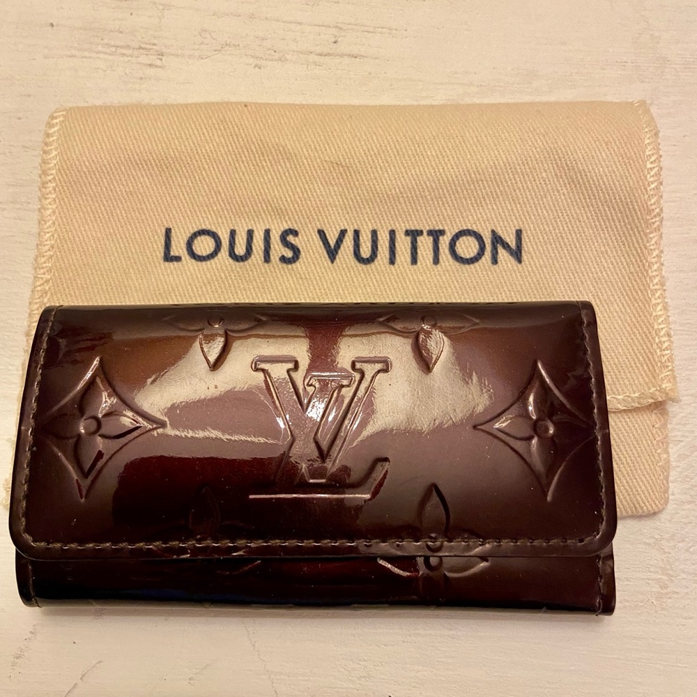 Authentic Louis Vuitton vernis key holder